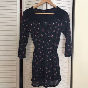 SPRING CLEANING! H&M maternity blouse.